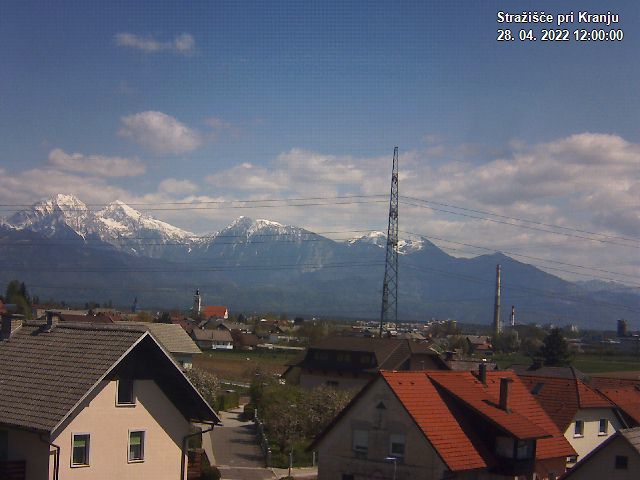 Pogled s postaje proti Krvavcu ob 12:00