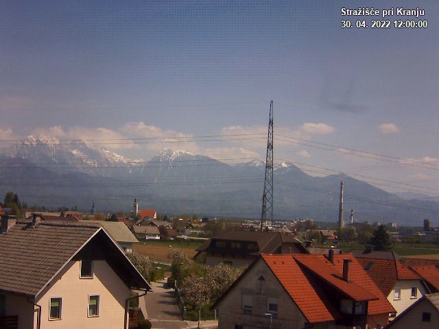 Pogled s postaje proti Krvavcu ob 12:00