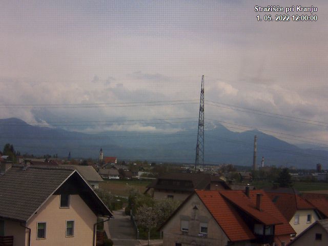 Pogled s postaje proti Krvavcu ob 12:00