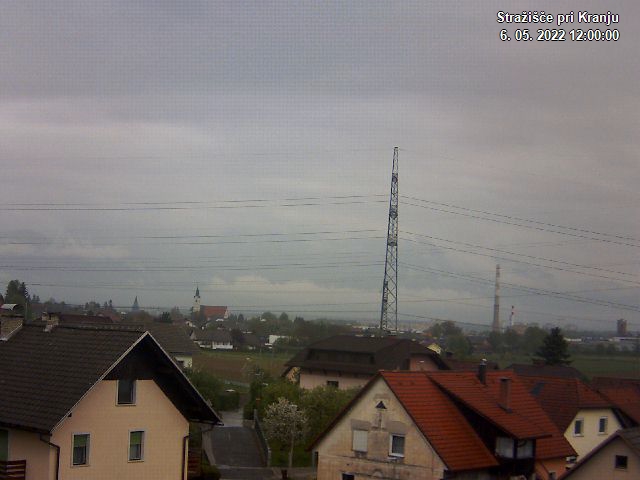 Pogled s postaje proti Krvavcu ob 12:00