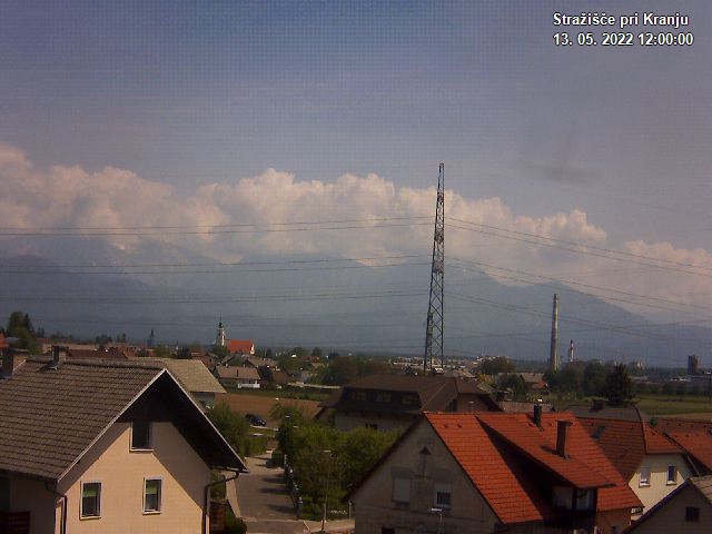Pogled s postaje proti Krvavcu ob 12:00