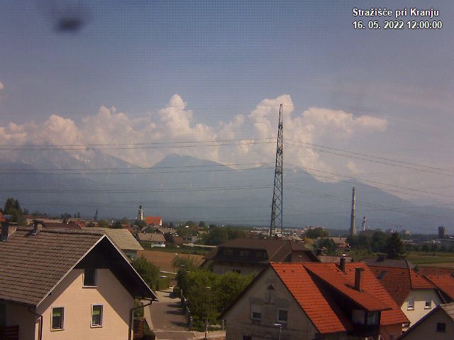 Pogled s postaje proti Krvavcu ob 12:00
