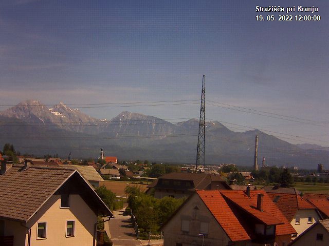 Pogled s postaje proti Krvavcu ob 12:00