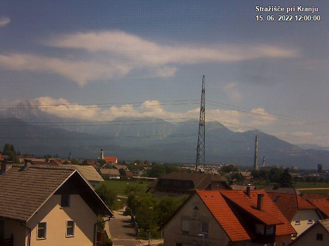 Pogled s postaje proti Krvavcu ob 12:00