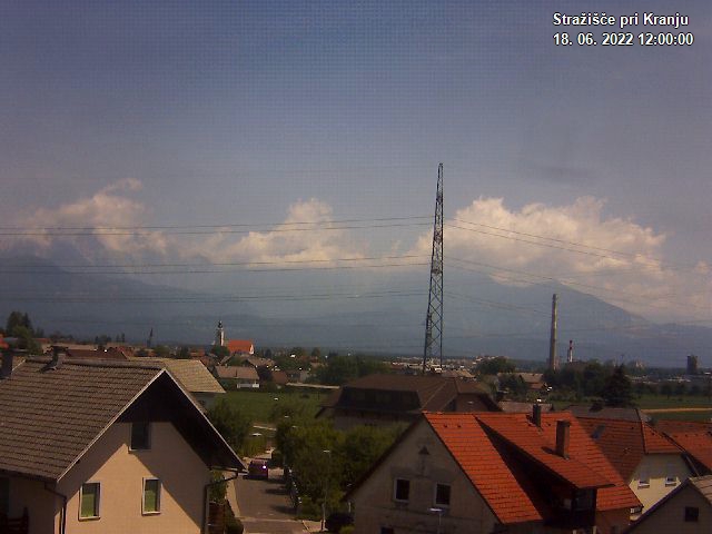 Pogled s postaje proti Krvavcu ob 12:00