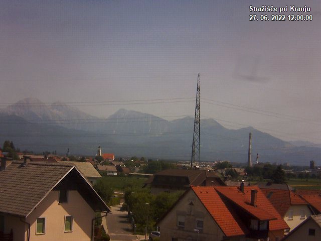 Pogled s postaje proti Krvavcu ob 12:00