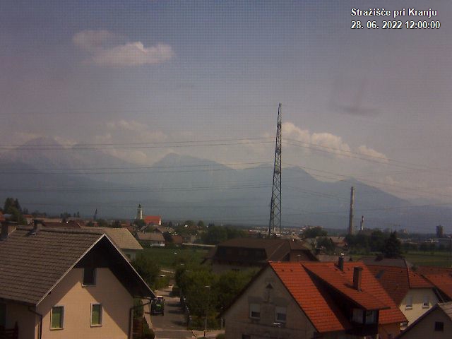 Pogled s postaje proti Krvavcu ob 12:00