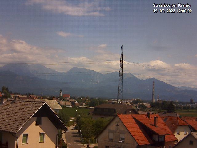 Pogled s postaje proti Krvavcu ob 12:00