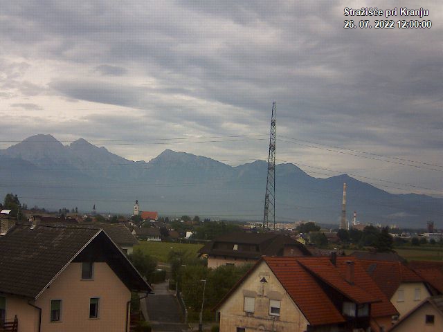 Pogled s postaje proti Krvavcu ob 12:00