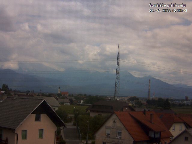 Pogled s postaje proti Krvavcu ob 12:00