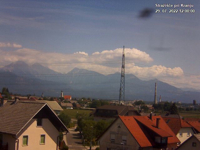 Pogled s postaje proti Krvavcu ob 12:00