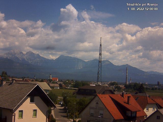 Pogled s postaje proti Krvavcu ob 12:00