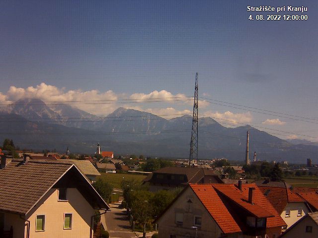 Pogled s postaje proti Krvavcu ob 12:00