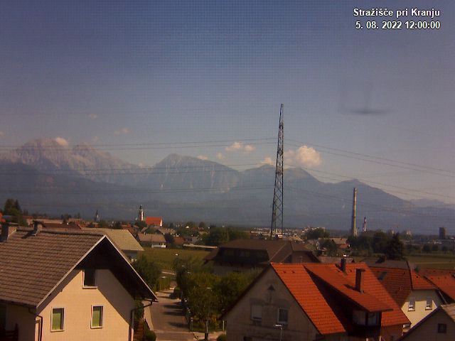 Pogled s postaje proti Krvavcu ob 12:00