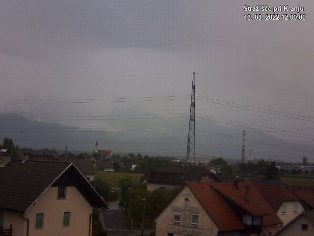 Pogled s postaje proti Krvavcu ob 12:00