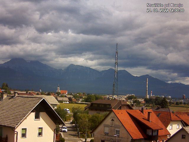 Pogled s postaje proti Krvavcu ob 12:00
