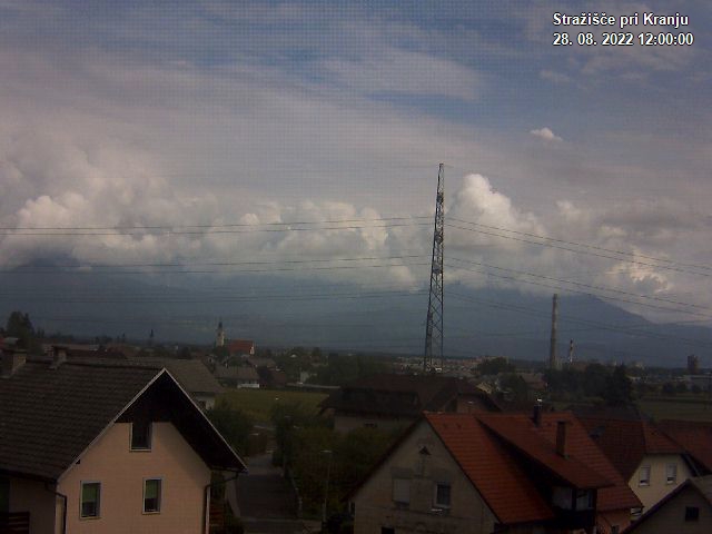 Pogled s postaje proti Krvavcu ob 12:00