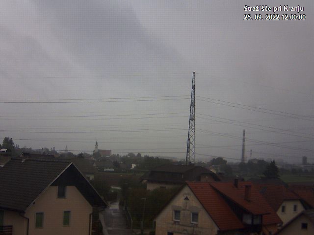 Pogled s postaje proti Krvavcu ob 12:00