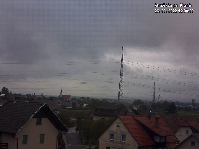 Pogled s postaje proti Krvavcu ob 12:00