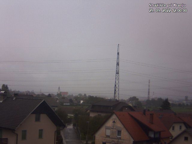 Pogled s postaje proti Krvavcu ob 12:00