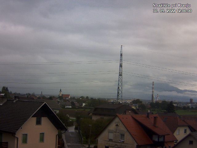 Pogled s postaje proti Krvavcu ob 12:00