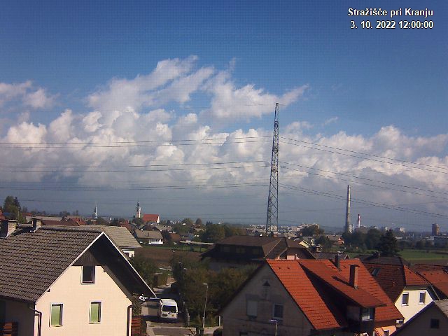 Pogled s postaje proti Krvavcu ob 12:00
