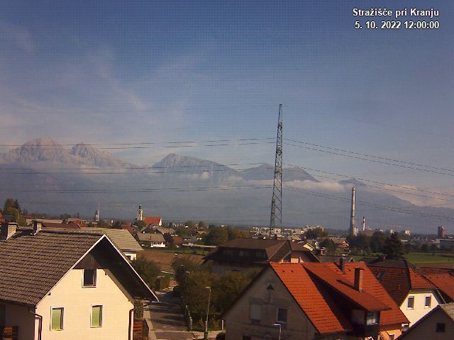 Pogled s postaje proti Krvavcu ob 12:00