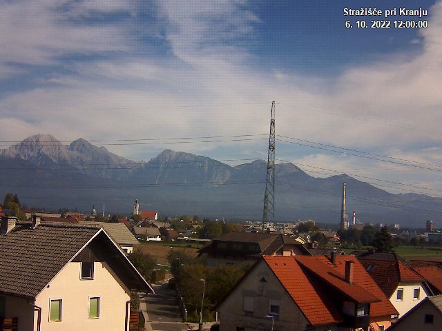 Pogled s postaje proti Krvavcu ob 12:00