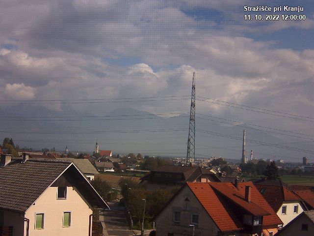Pogled s postaje proti Krvavcu ob 12:00
