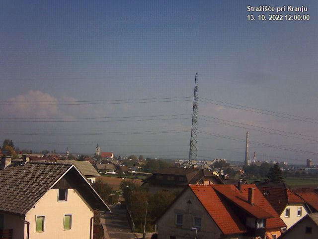 Pogled s postaje proti Krvavcu ob 12:00