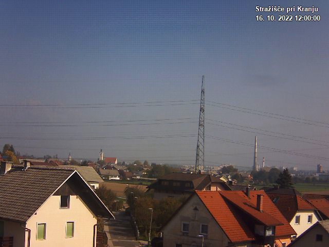 Pogled s postaje proti Krvavcu ob 12:00