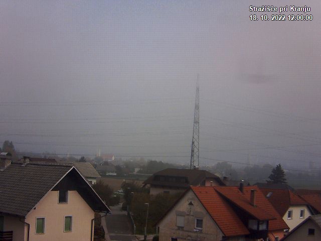 Pogled s postaje proti Krvavcu ob 12:00