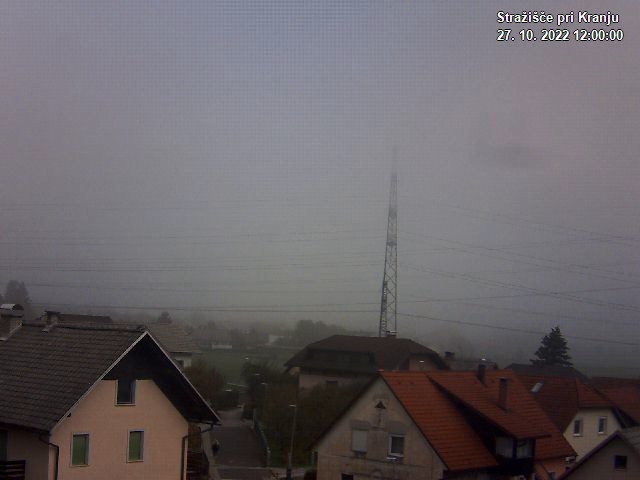 Pogled s postaje proti Krvavcu ob 12:00