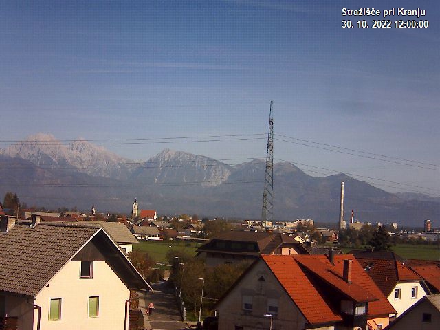 Pogled s postaje proti Krvavcu ob 12:00