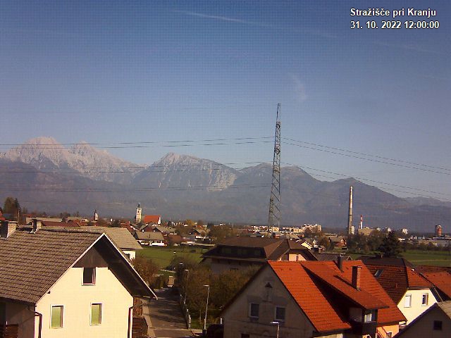 Pogled s postaje proti Krvavcu ob 12:00