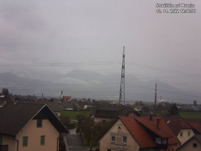 Pogled s postaje proti Krvavcu ob 12:00