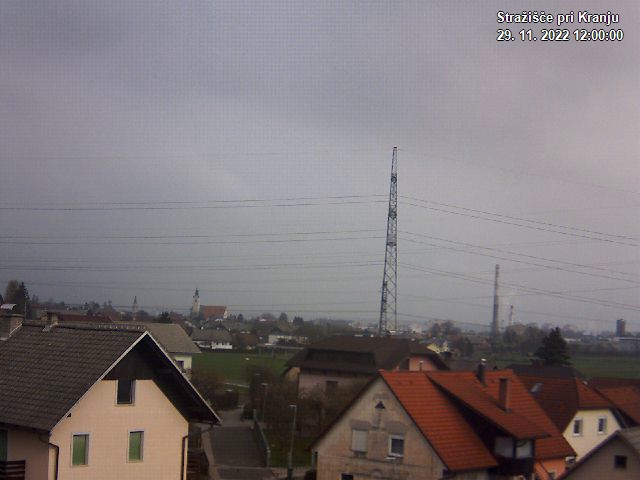 Pogled s postaje proti Krvavcu ob 12:00