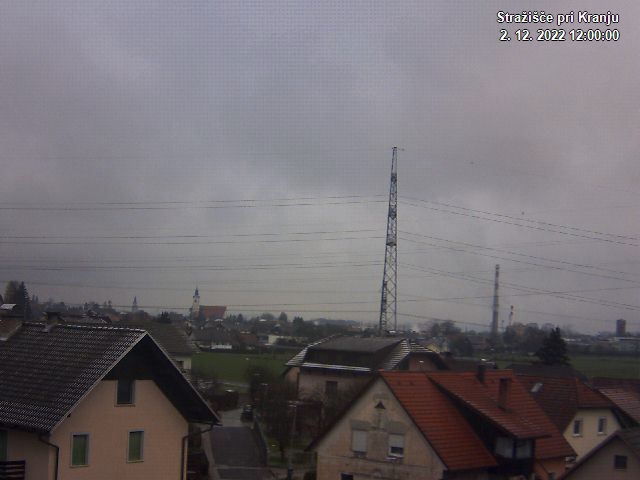 Pogled s postaje proti Krvavcu ob 12:00