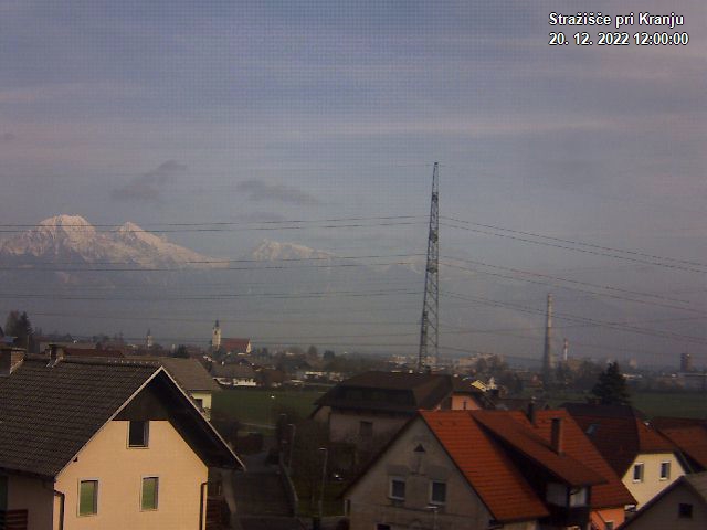 Pogled s postaje proti Krvavcu ob 12:00