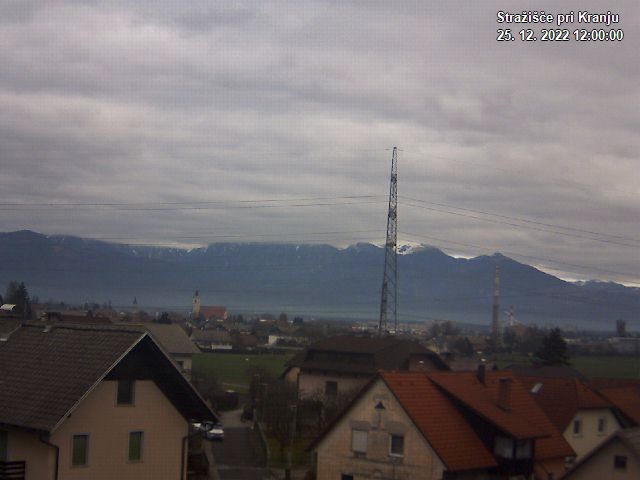 Pogled s postaje proti Krvavcu ob 12:00
