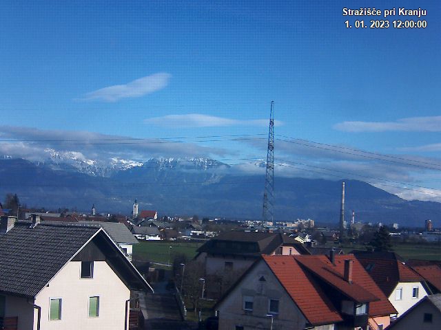 Pogled s postaje proti Krvavcu ob 12:00