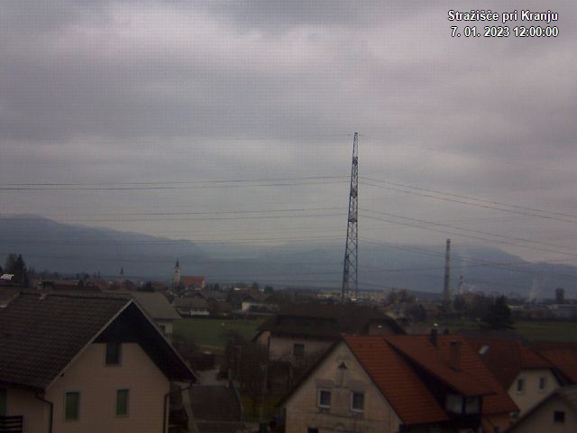 Pogled s postaje proti Krvavcu ob 12:00