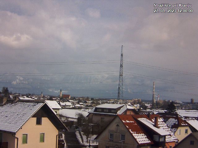 Pogled s postaje proti Krvavcu ob 12:00