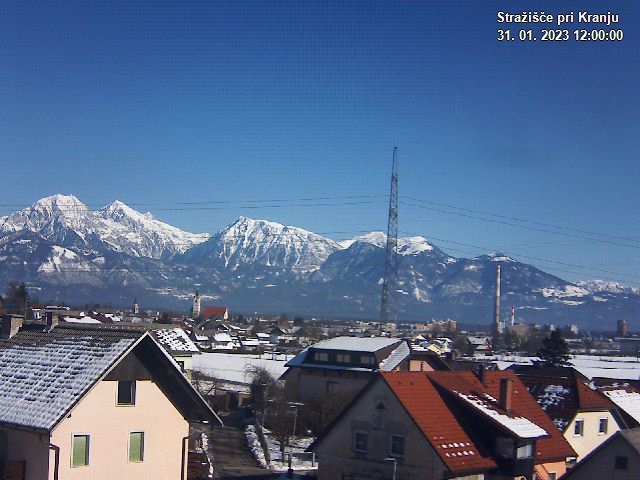Pogled s postaje proti Krvavcu ob 12:00