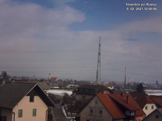 Pogled s postaje proti Krvavcu ob 12:00