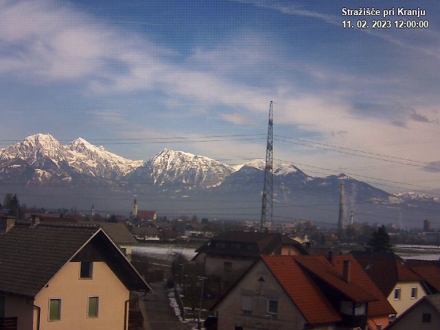 Pogled s postaje proti Krvavcu ob 12:00