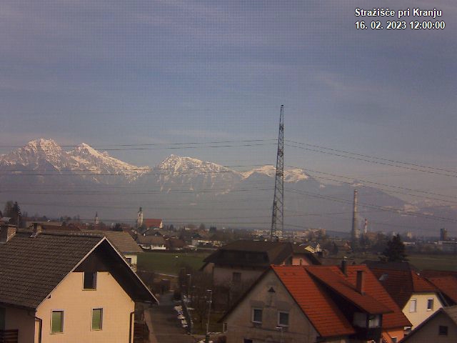 Pogled s postaje proti Krvavcu ob 12:00