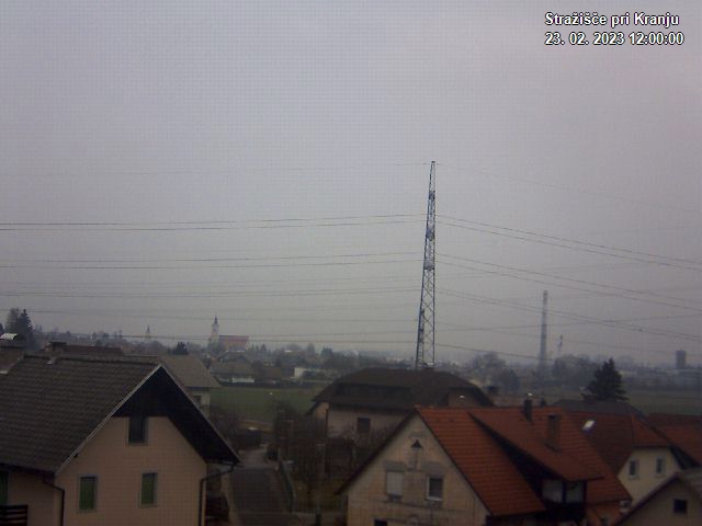 Pogled s postaje proti Krvavcu ob 12:00