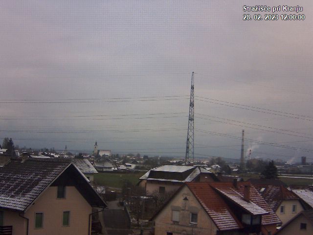 Pogled s postaje proti Krvavcu ob 12:00