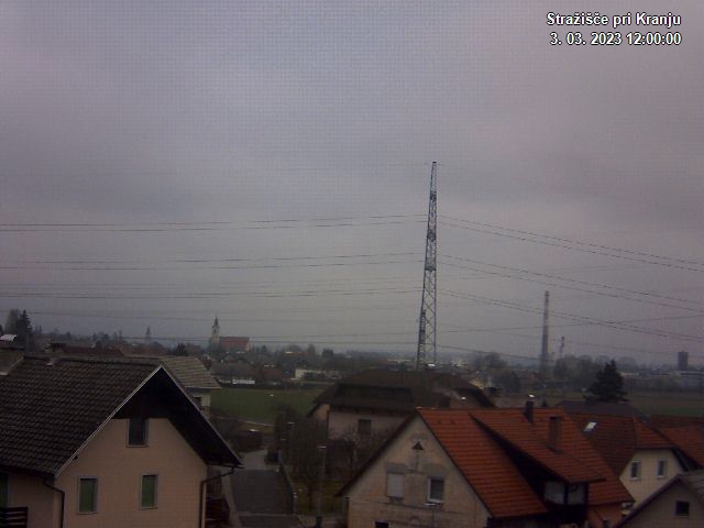 Pogled s postaje proti Krvavcu ob 12:00